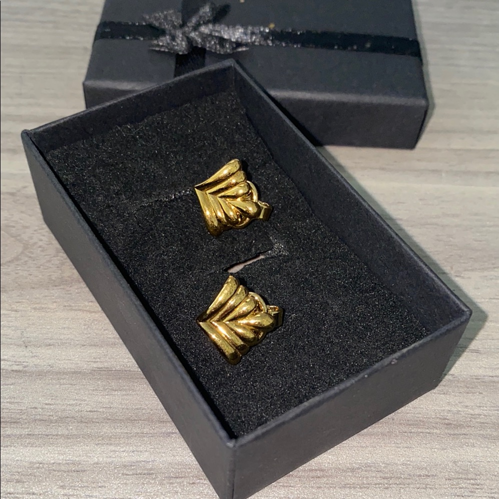 Nina Ricci Authentic Gold Tone Clip-On Earrings 99$